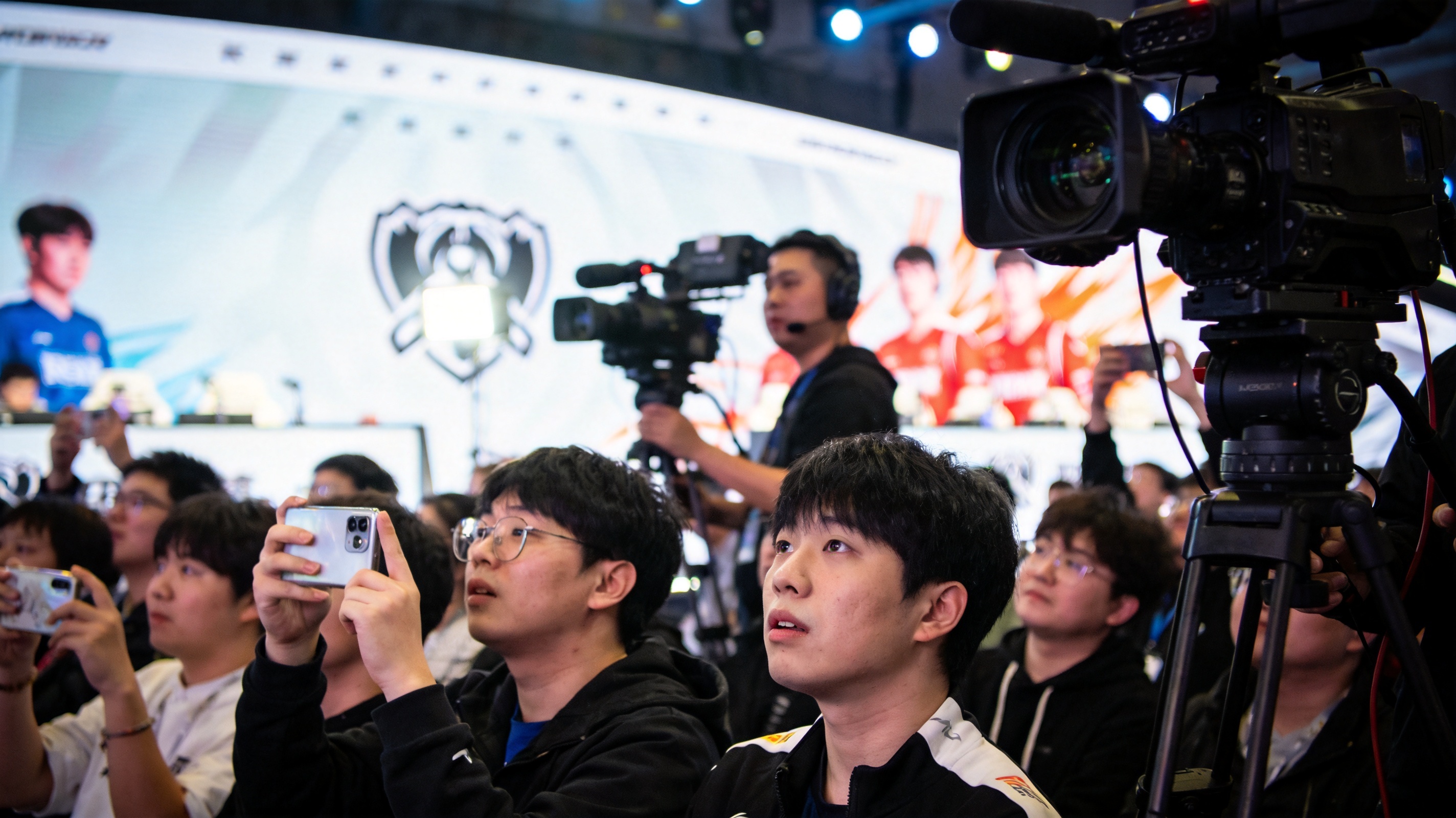 九游ninegame高清直播画面展示实时比分弹窗、控球率图表和进球回放