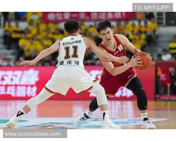 篮球比赛中进攻犯规的判罚与战术影响分析 篮球比赛中进攻犯规的判罚与战术影响分析